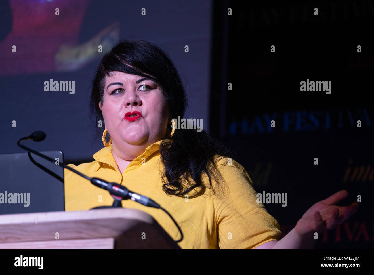 Amy Lamé , artiste américano-britannique, écrivain, animateur de radio et de télévision, connu pour ses one-woman shows, sa performance group Duckie, et sur le thème des médias LGBT. Apparaissant à l'Hay Festival 2019 Banque D'Images