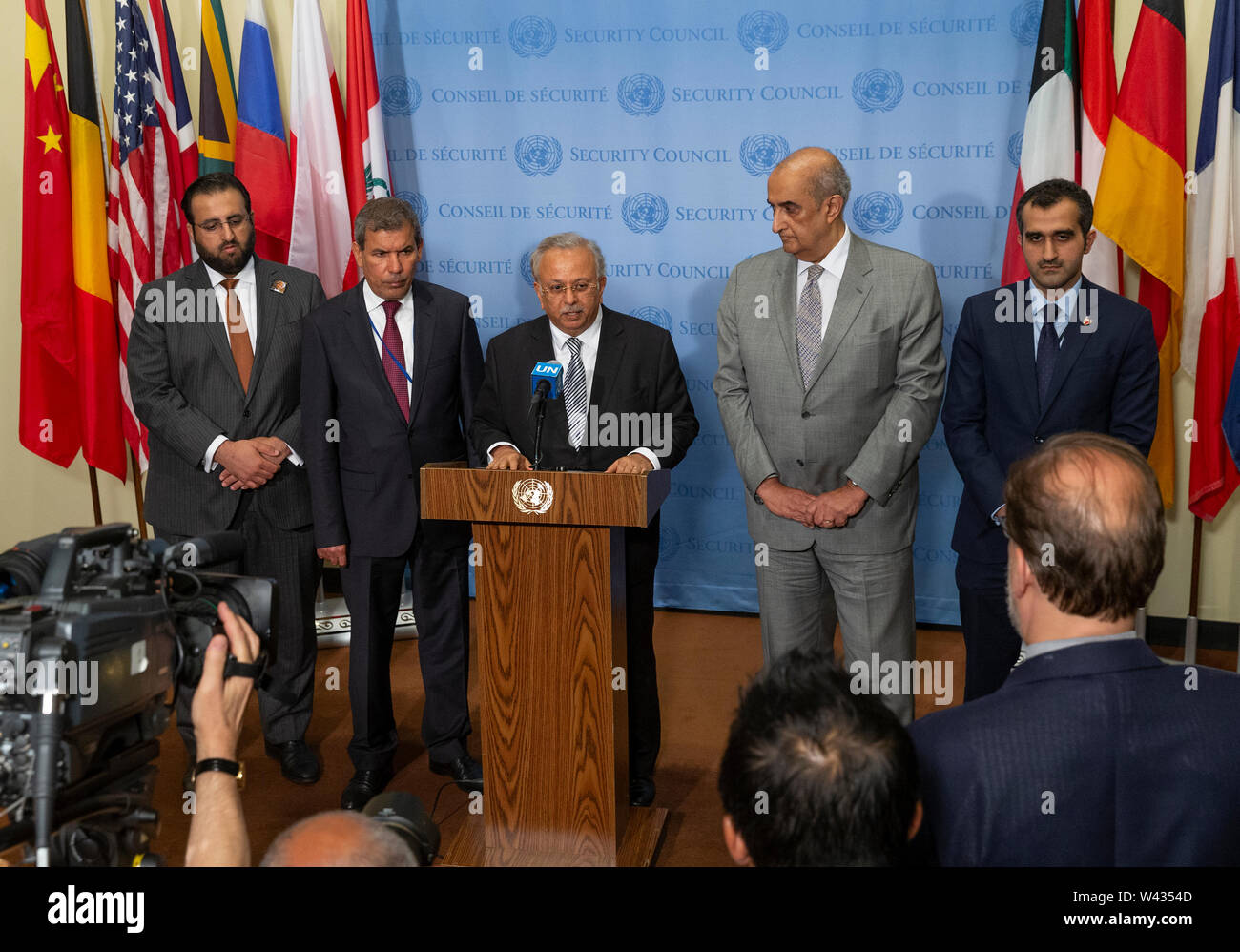 Président du Groupe Arabe Presse Mémoires après réunion du Conseil de sécurité sur le Yémen au Siège de l'ONU (photo de Lev Radin / Pacific Press) Banque D'Images