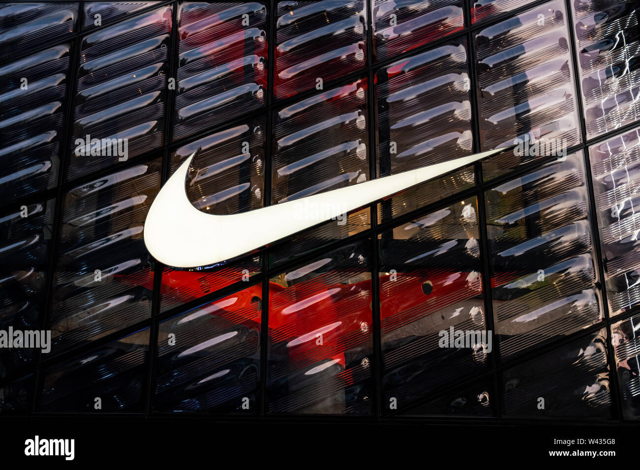 Une multinationale américaine société logo Nike Sportswear vu à Shanghai. Banque D'Images