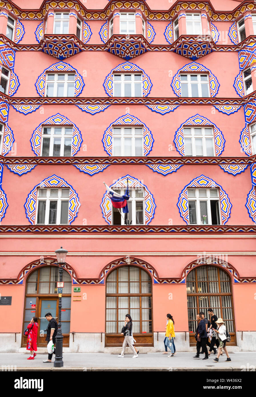 Les personnes de passage Vurnik House Cooperative Business Bank Bâtiment conçu par Ivan Vurnik sur Miklošičeva ulica, dans le centre de Ljubljana Slovénie Europe Banque D'Images