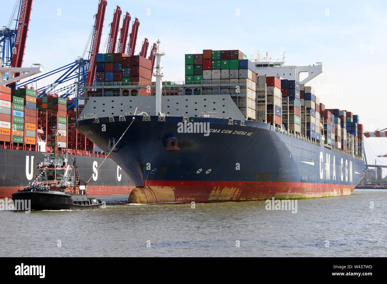 Le porte-conteneurs CMA CGM Zheng il quitte le port de Hambourg le 11 mai 2019. Banque D'Images