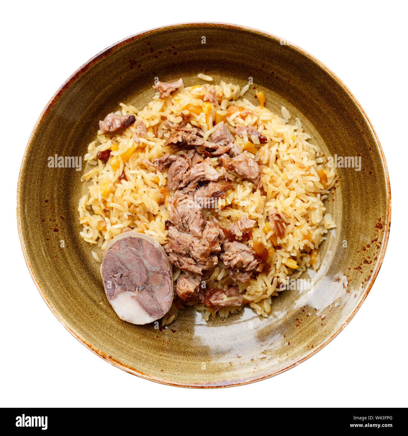 Pilaf, plat traditionnel du Moyen-Orient, isolé sur fond blanc Banque D'Images