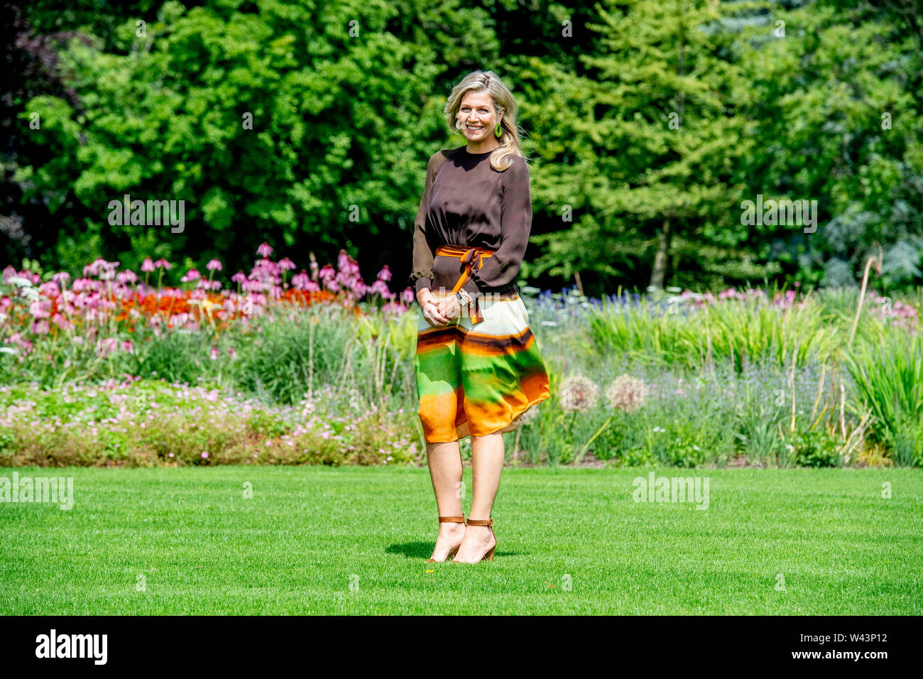 Le roi Willem-Alexander, La Princesse Maxima, Reine Amalia, La Princesse Alexia et Princesse Ariane pose pour les médias pendant la séance photo d'été annuel à leur nouvelle résidence Palace Huis ten Bosch, le 19 juillet 2019. Photo : Patrick van Katwijk | Banque D'Images