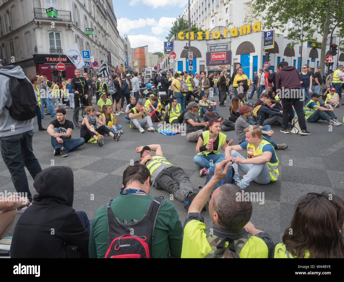Gilets Jaunes Paris Photos Gilets Jaunes Paris Images Alamy