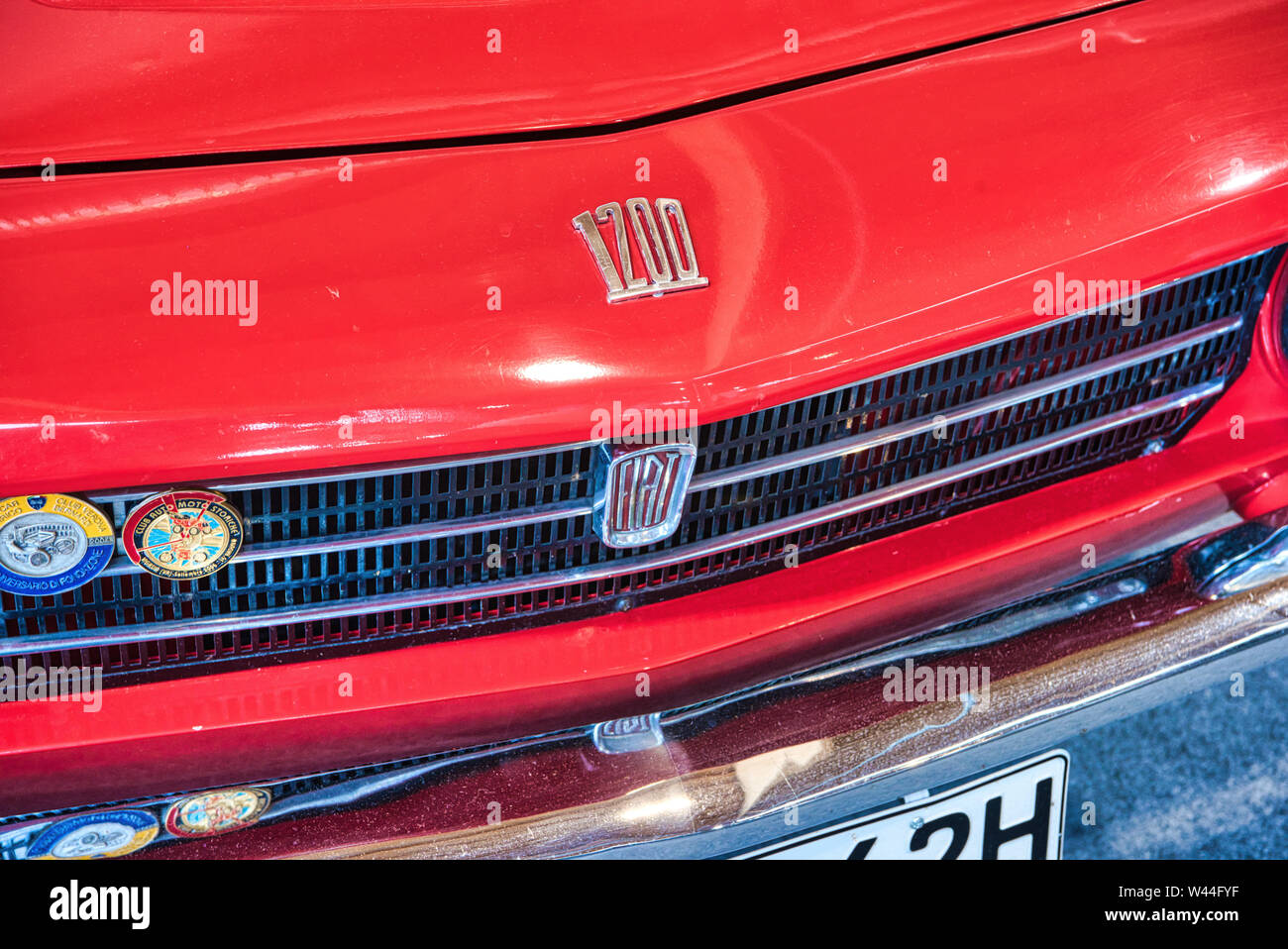 FRIEDRICHSHAFEN - Mai 2019 : logo emblème de la FIAT 1200 COUPé 1965 OSI SPYDER à Motorworld Classics Bodensee le 11 mai 2019 à Friedrichshafen, Allemagne Banque D'Images