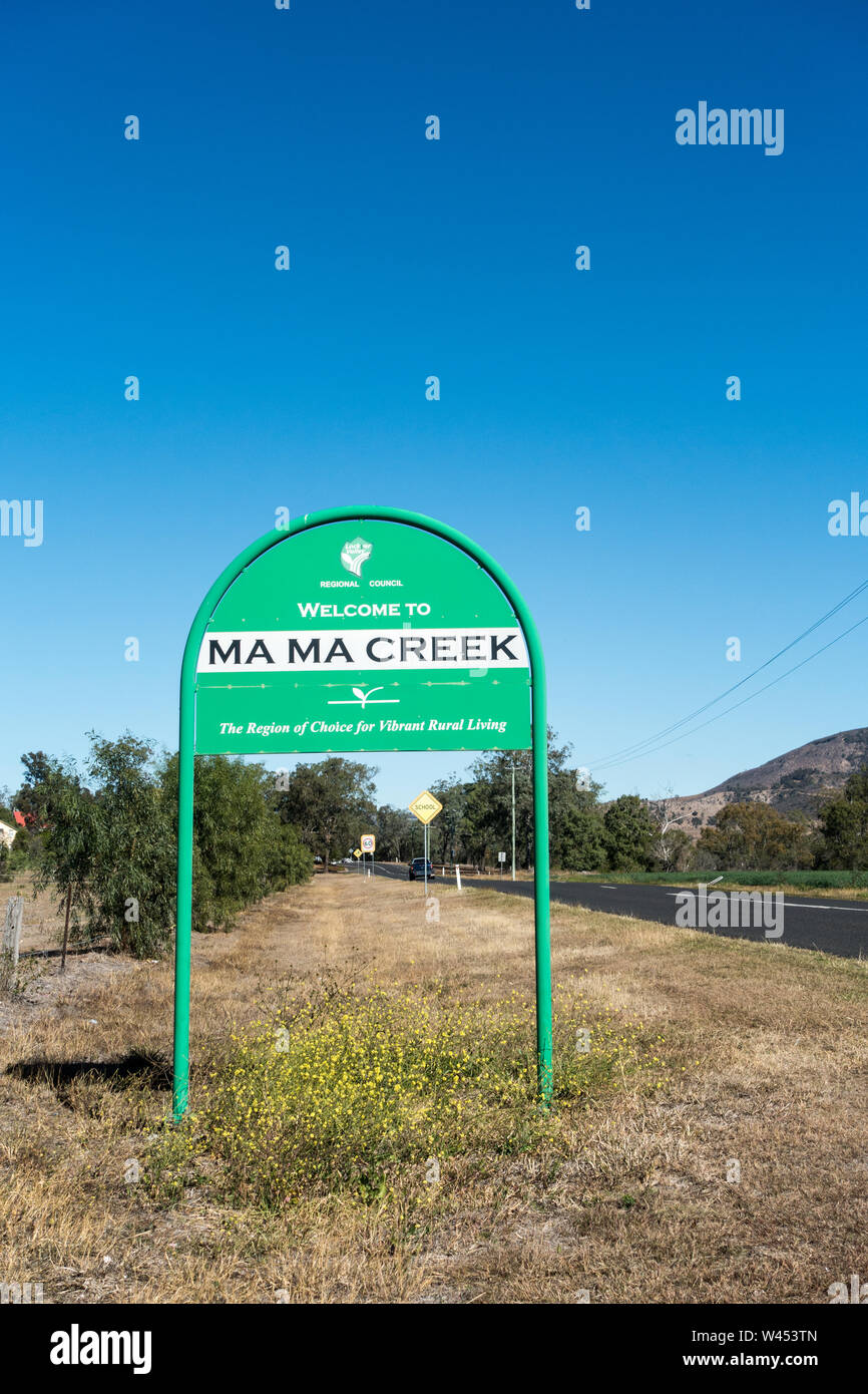 Ville signe pour Ma Ma Creek (pop.400) dans la vallée de Lockyer, Queensland, Australie. Banque D'Images