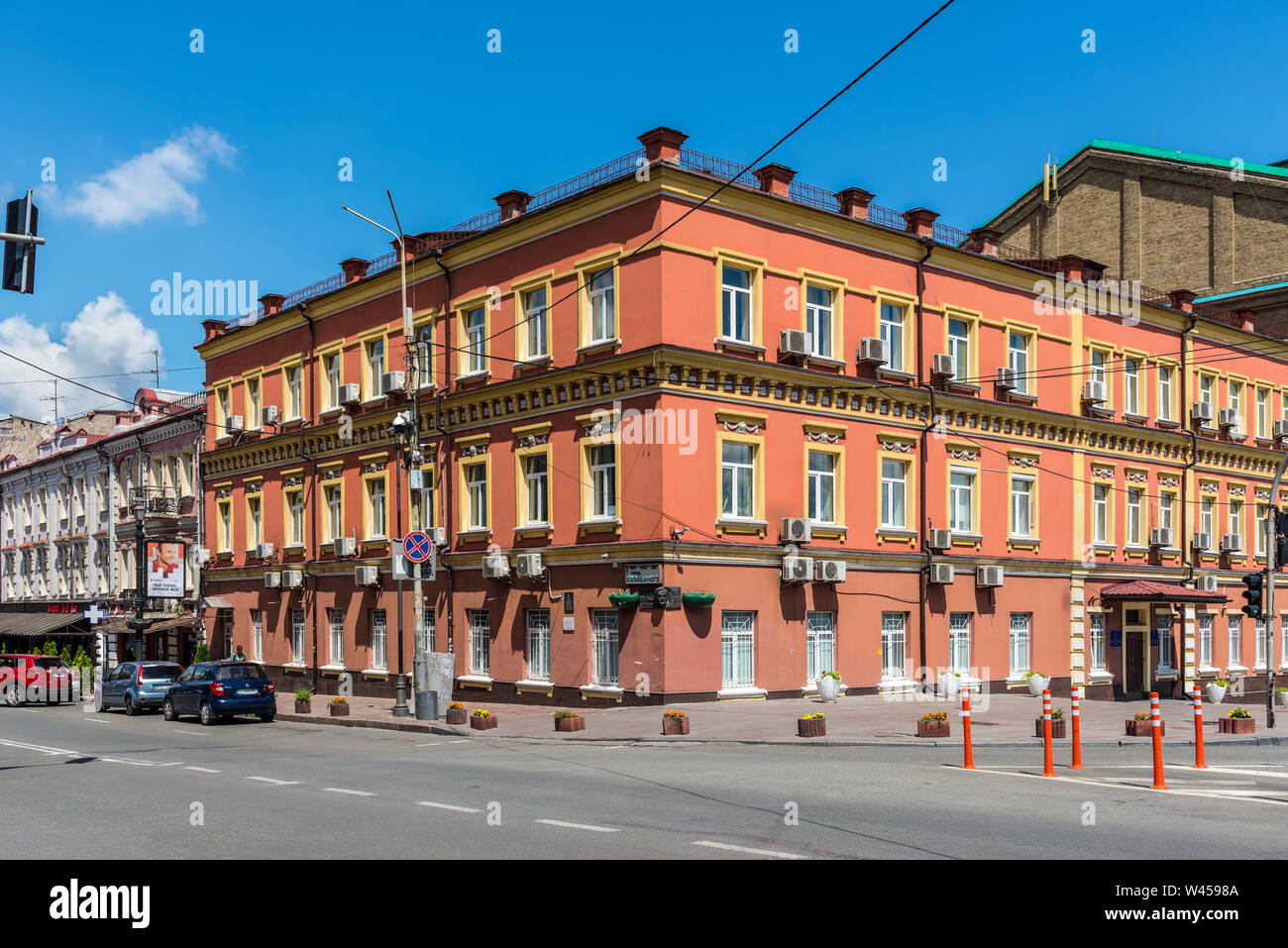 Kiev, Ukraine - le 13 juillet 2019 : l'extérieur de vieux bâtiments résidentiels sur le Petro Sahaidachny Street dans le quartier historique appelé Podil (Podol), Ky Banque D'Images