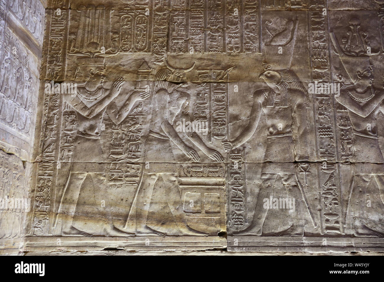 Scène du Temple d'Edfou en Egypte, Ville d'Edfou Banque D'Images