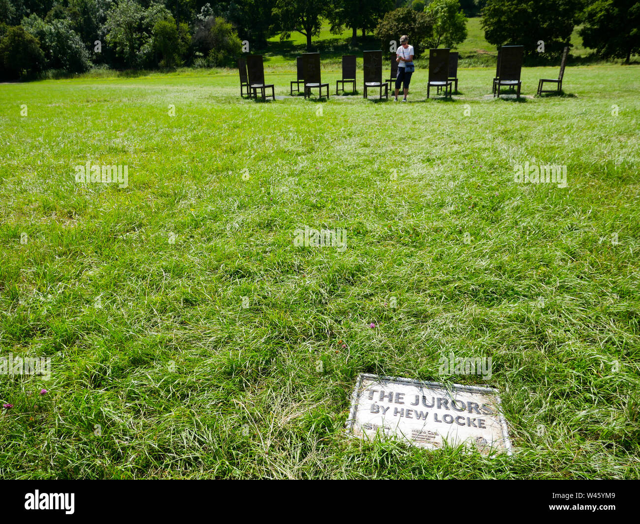 Les jurés, l'art d'installation, sur la lutte pour la liberté, l'égalité des droits et de l'état de droit, Runnymede, Surrey, Angleterre, RU, FR. Banque D'Images