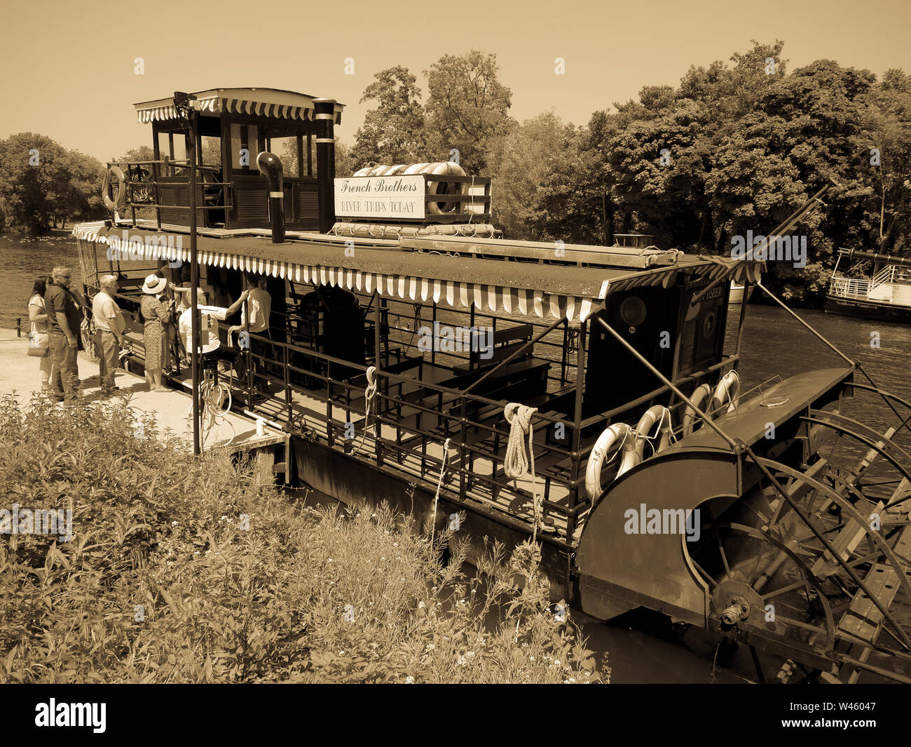 Runneymede à Windsor, Paddle Boat Trip, Lucy Fisher, Runneymede, Surrey, Angleterre, Royaume-Uni. Banque D'Images