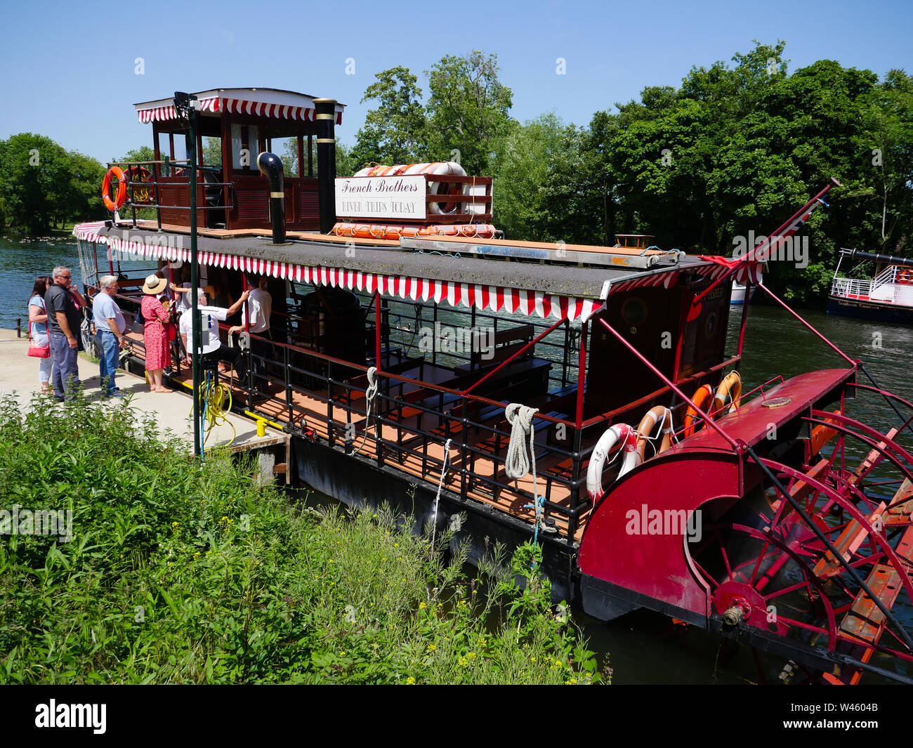 Runneymede à Windsor, Paddle Boat Trip, Lucy Fisher, Runneymede, Surrey, Angleterre, Royaume-Uni. Banque D'Images