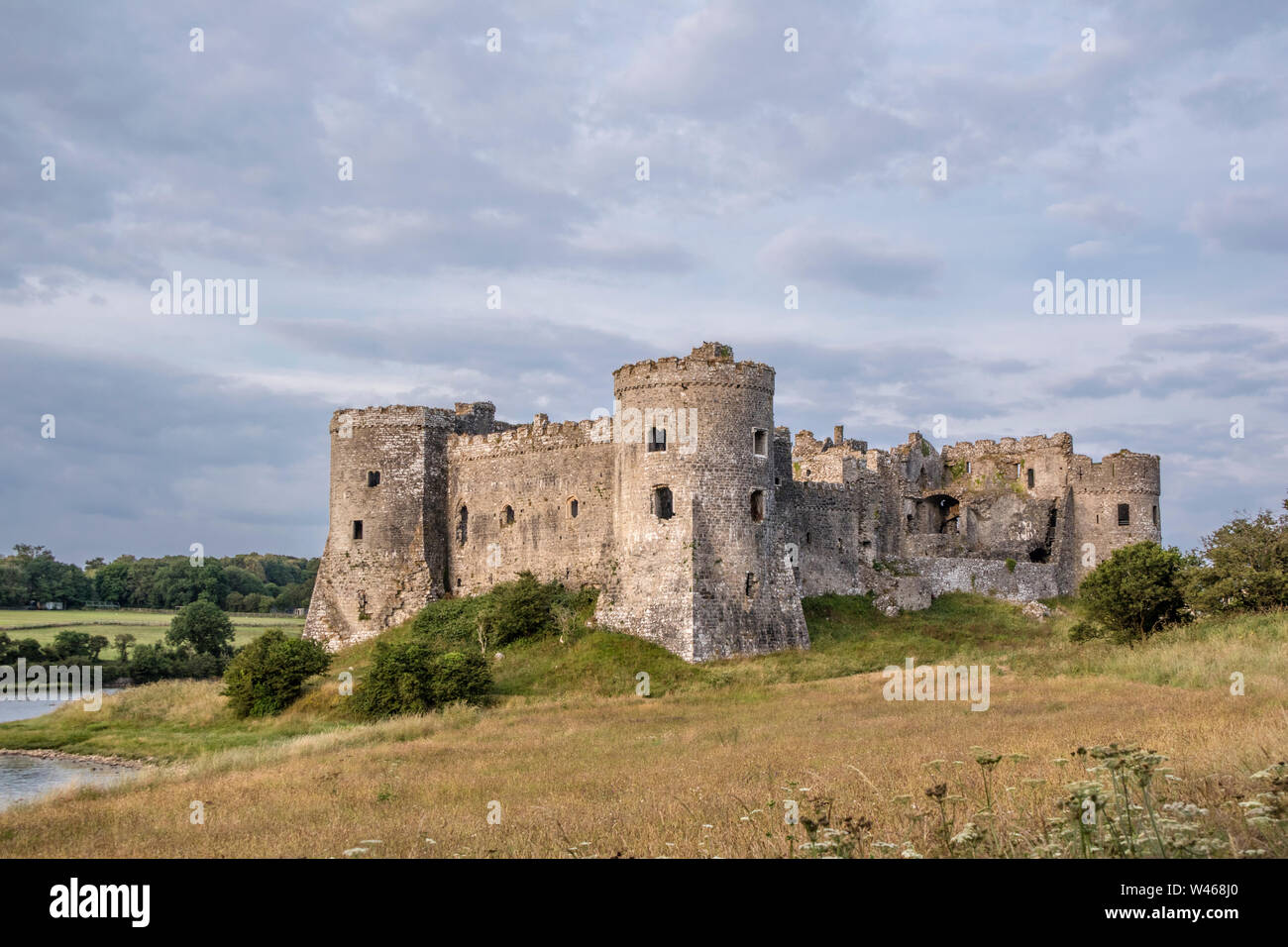 Château de Carew (Caeriw), Pembrokeshire, Pays de Galles, Royaume-Uni Banque D'Images