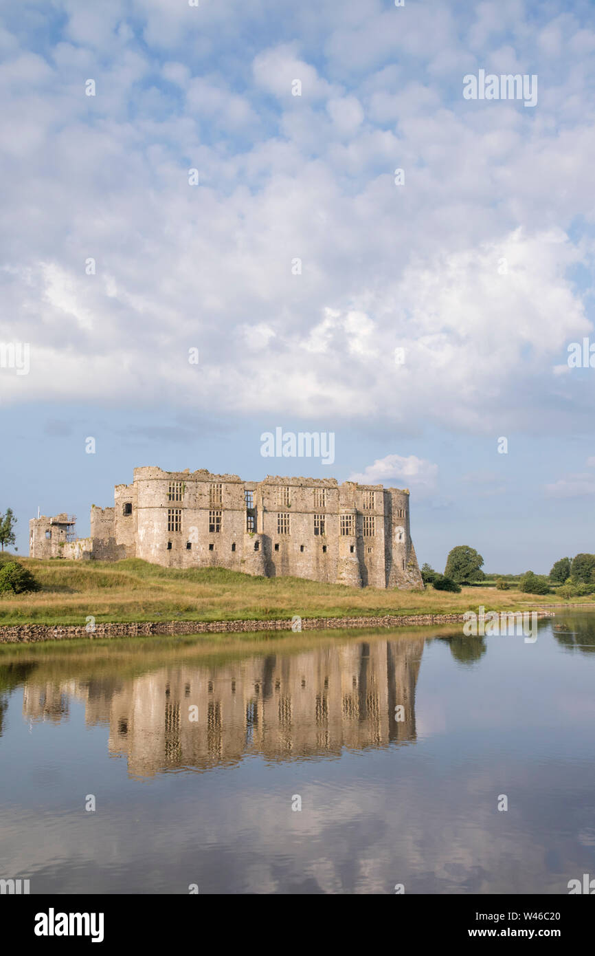 Château de Carew (Caeriw), Pembrokeshire, Pays de Galles, Royaume-Uni Banque D'Images