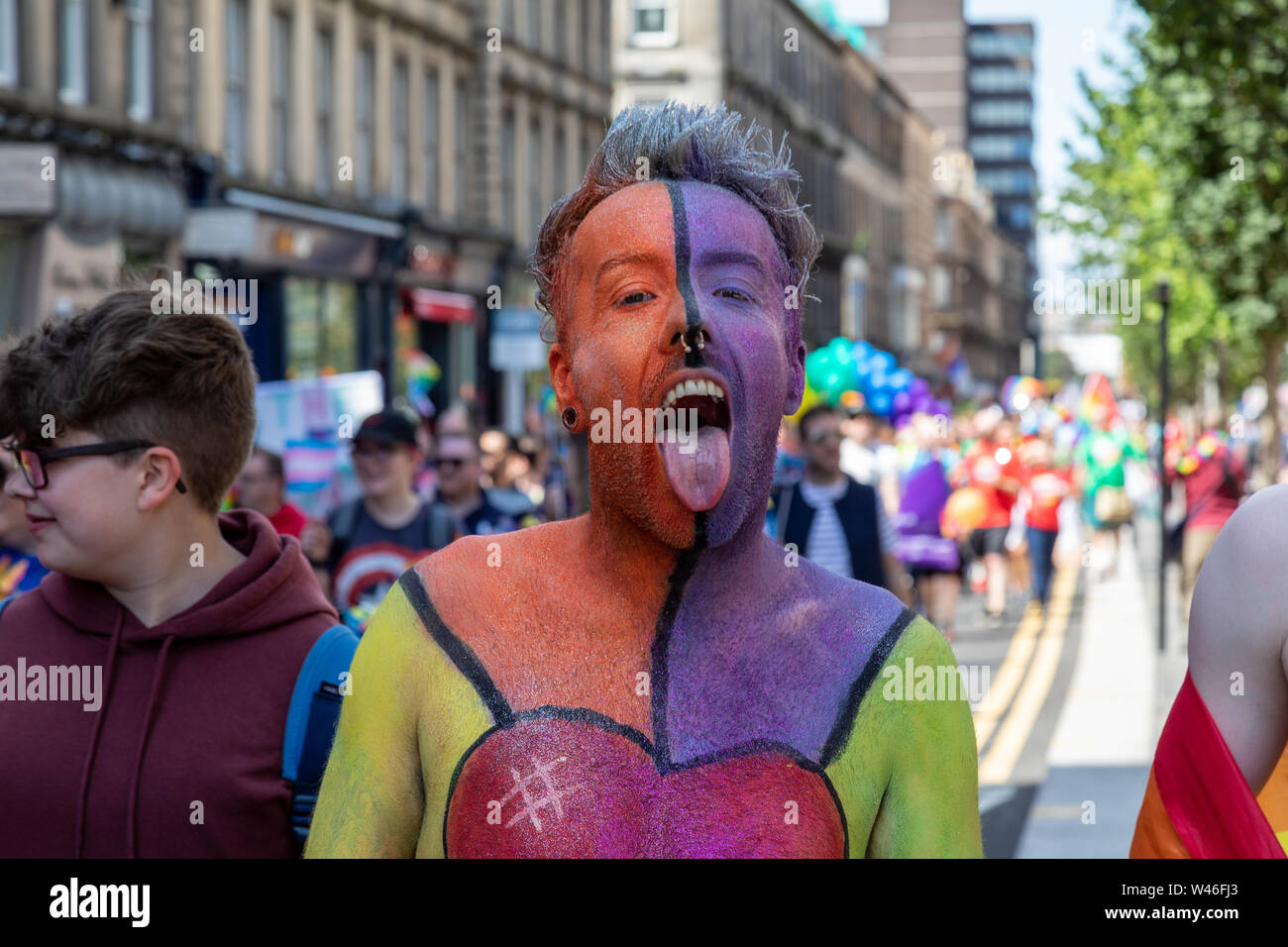 Glasgow, Royaume-Uni. 20 juillet 2019. Le tout premier événement de la fierté LGBT Gla samedi débute avec une marche de Glasgow Kelvingrove Park's à George Square. Après un line-up d'animations est prévu à l'Samedi festival Gla noeud du Strathclyde University Student Union. Banque D'Images