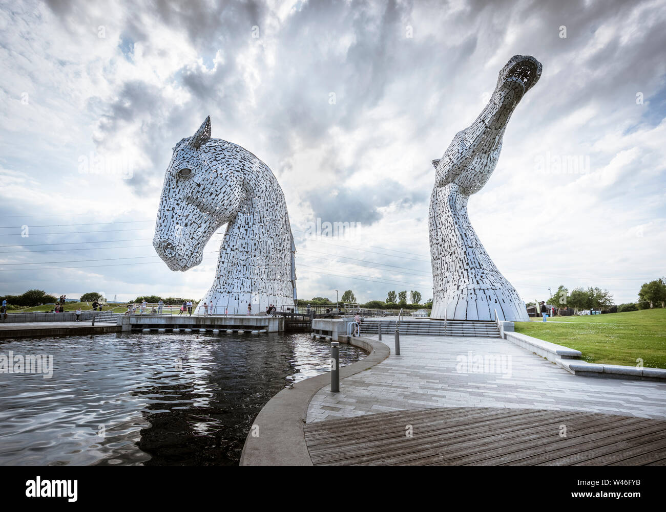 Les Kelpies sculptures tête de cheval géant mythique de l'esprits de l'eau à côté de la Forth et Clyde Canal une partie du projet de transformation des terres Helix Banque D'Images