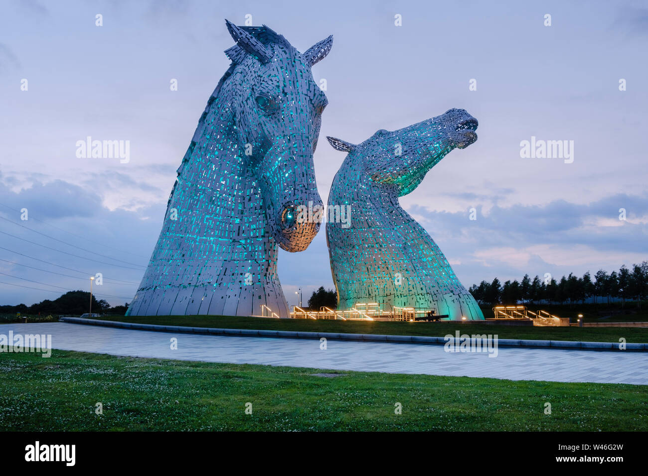 Les Kelpies sculptures tête de cheval géant mythique de l'esprits de l'eau à côté de la Forth et Clyde Canal une partie du projet de transformation des terres Helix Banque D'Images