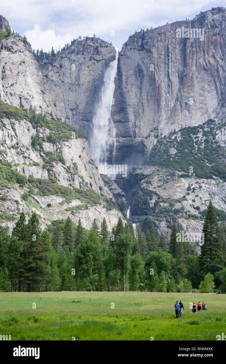 Yosemite falls in Yosemite National Park, Californie Banque D'Images