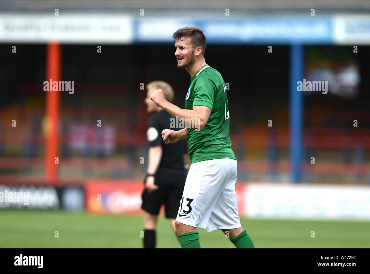 Aldershot UK 20 juillet 2019 - Pascal Gross de Brighton célèbre après avoir pris une première moitié de tête lors du match de football amical d'avant-saison entre Fulham et Brighton et Hove Albion au stade des Services électriques à Aldershot . Crédit : Simon Dack / Alamy Live News - usage éditorial seulement Banque D'Images