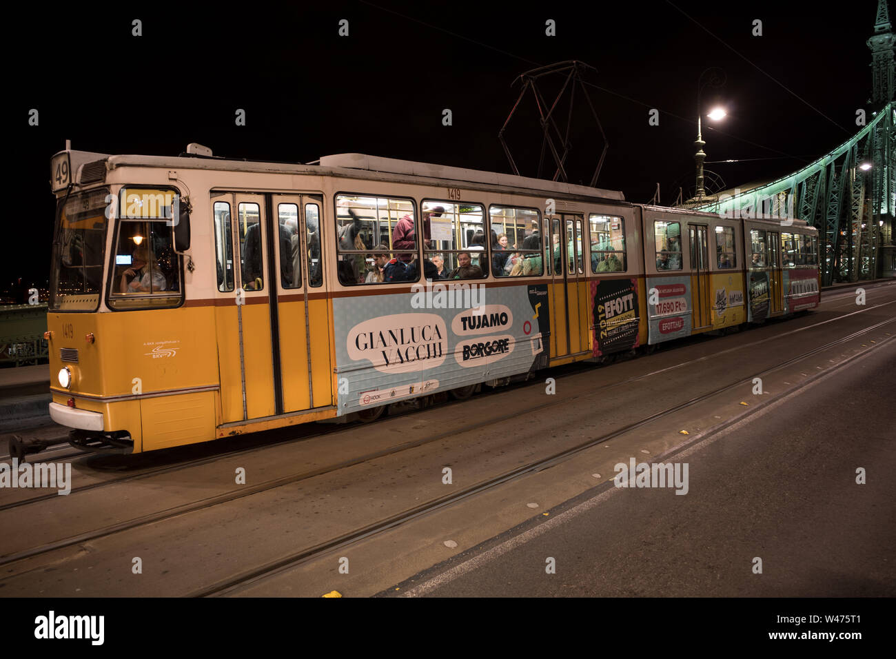 Hongrie - BUDAPEST TRAMWAY JOUR ET DE NUIT - TRAMWAY - TRANSPORT HONGROIS © Frédéric Beaumont Banque D'Images
