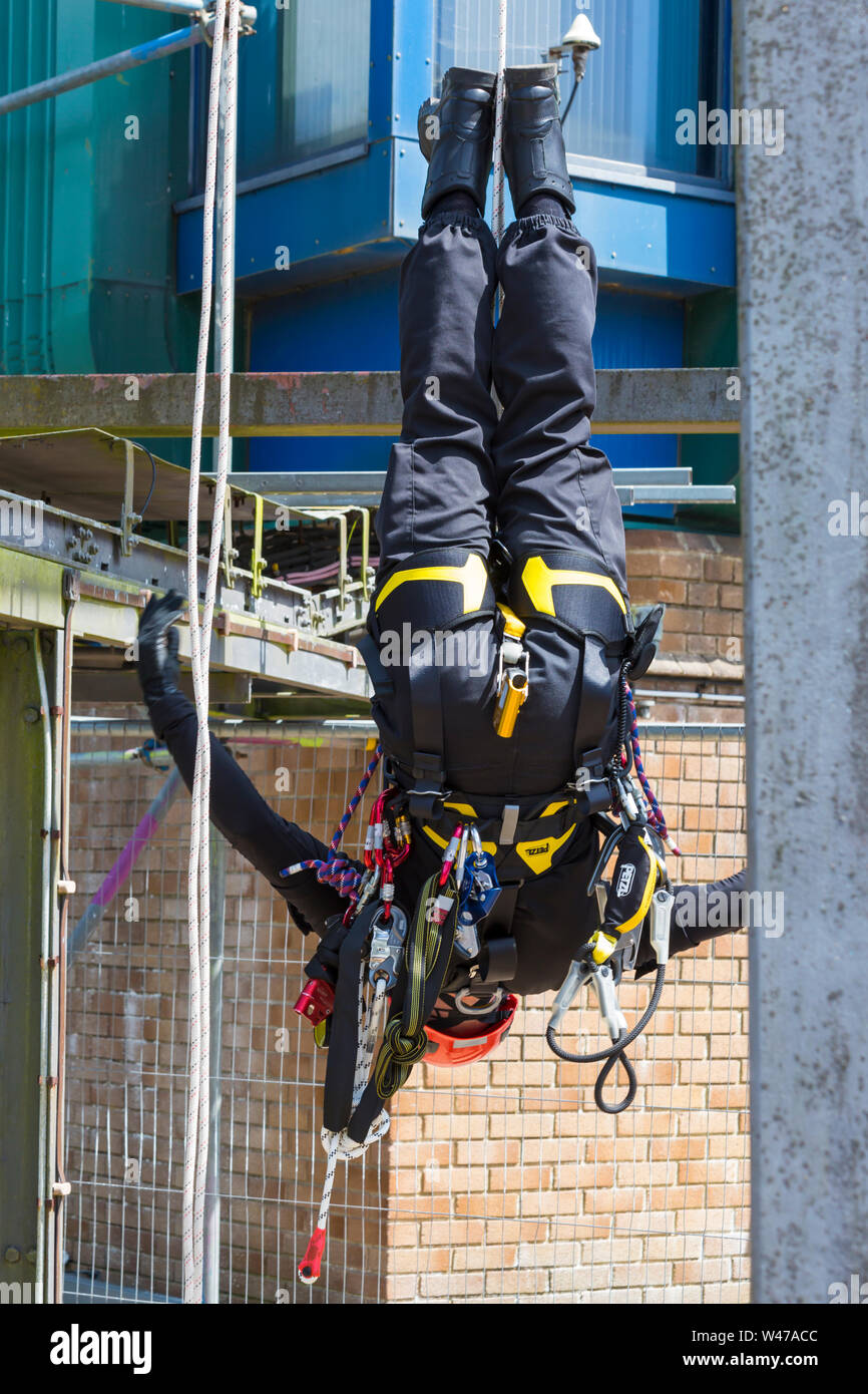 Winfrith, Dorset, UK. 20 juillet 2019. Journée Portes Ouvertes - Dorset Dorset Police police démontrer certaines de l'excellent travail qu'ils font pour maintenir la communauté en sécurité, mettant souvent leur propre vie en danger. Des milliers d'assister à l'événement pour en savoir plus, montrer leur soutien et l'occasion pour les enfants et les familles à s'impliquer et de s'amuser avec des activités interactives. Affichage de l'équipe de corde. Credit : Carolyn Jenkins/Alamy Live News Banque D'Images