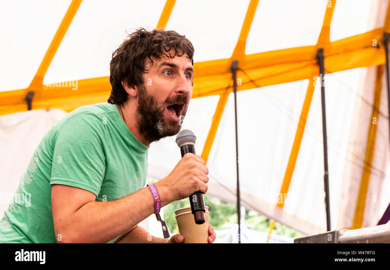 L'humoriste Mark Watson effectuant à la latitude Festival, Henham Park, Suffolk, UK le 20 juillet 2019 Banque D'Images