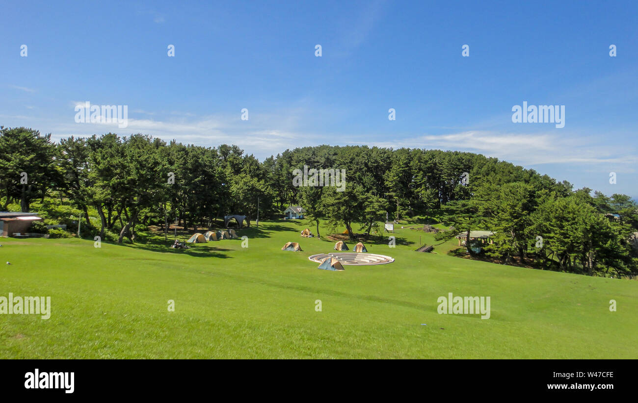 Tanesashi kaigan côte. Le littoral comprend à la fois des plages de sable et de rochers, les prés herbeux et une vue panoramique. Hachinohe, Aomori, Japon. Août 08, 2016 Banque D'Images