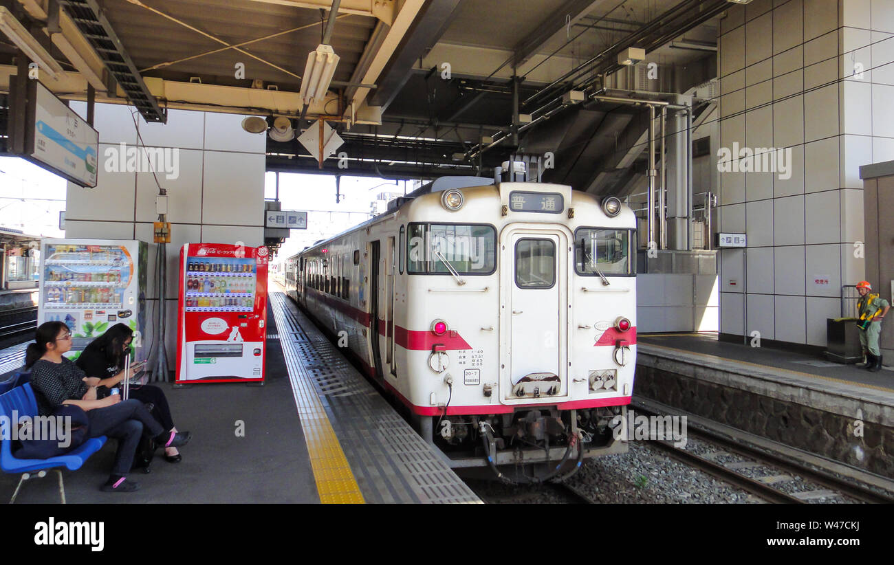 Intérieur de la station Hachinohe. Une gare ferroviaire exploité par la East Japan Railway Company (JR East) à Hachinohe, Aomori, Japon. Août 08, 2016 Banque D'Images