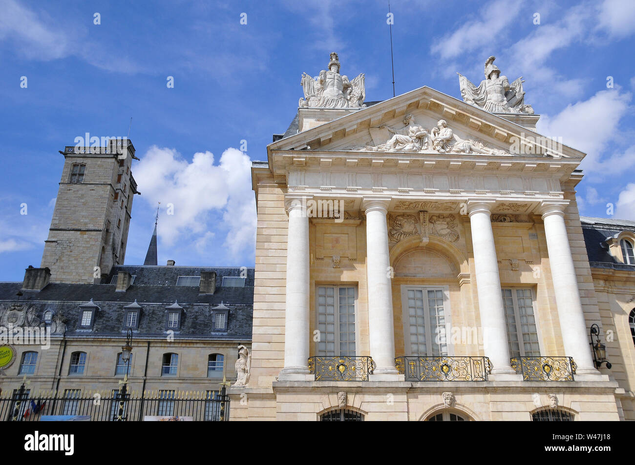 Palais des Ducs et des successions de Bourgogne, Palais des ducs de ...