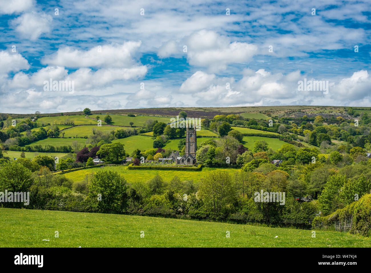 L'église de St Pancras à Widecombe dans le village de lande Dartmoor National Park, Devon, Angleterre, Royaume-Uni. Banque D'Images