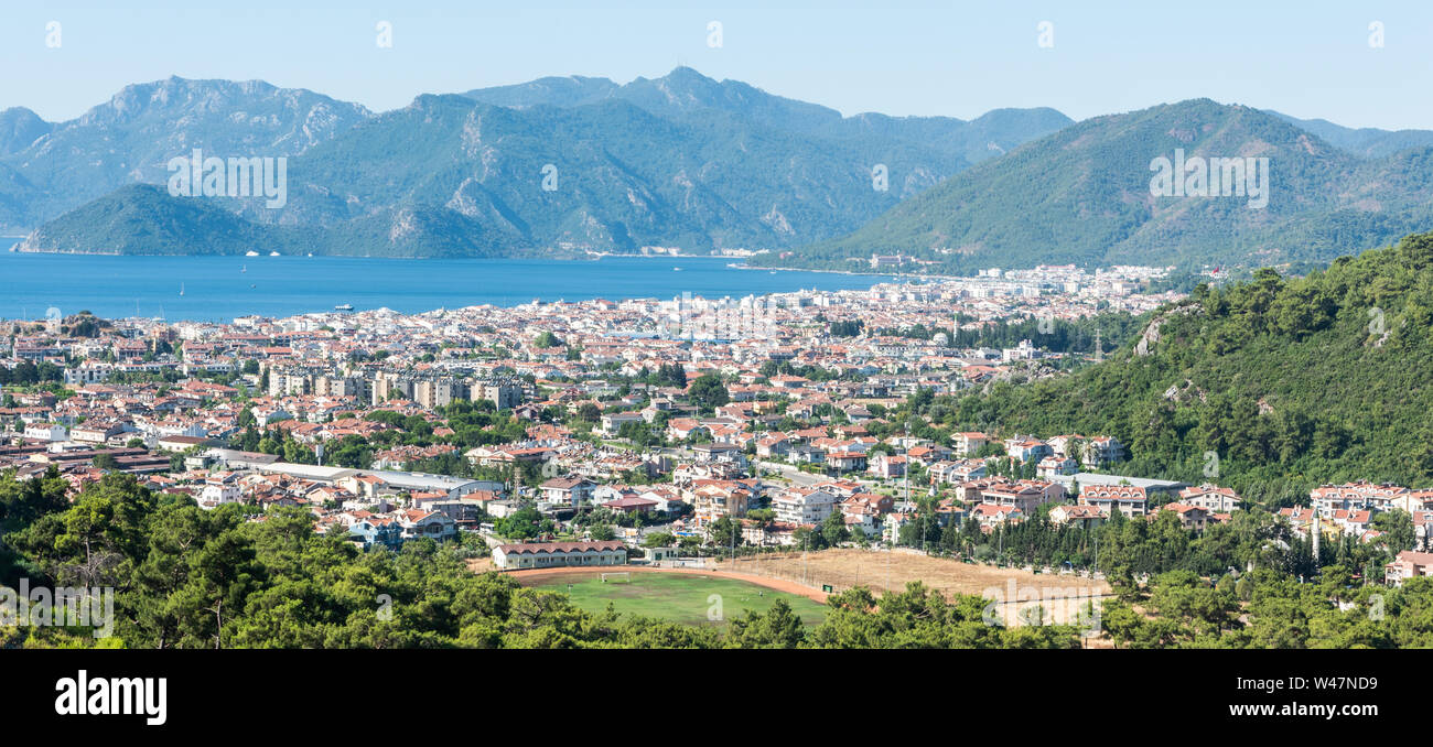 Vue sur Marmaris resort town dans la province de Mugla en Turquie. Banque D'Images