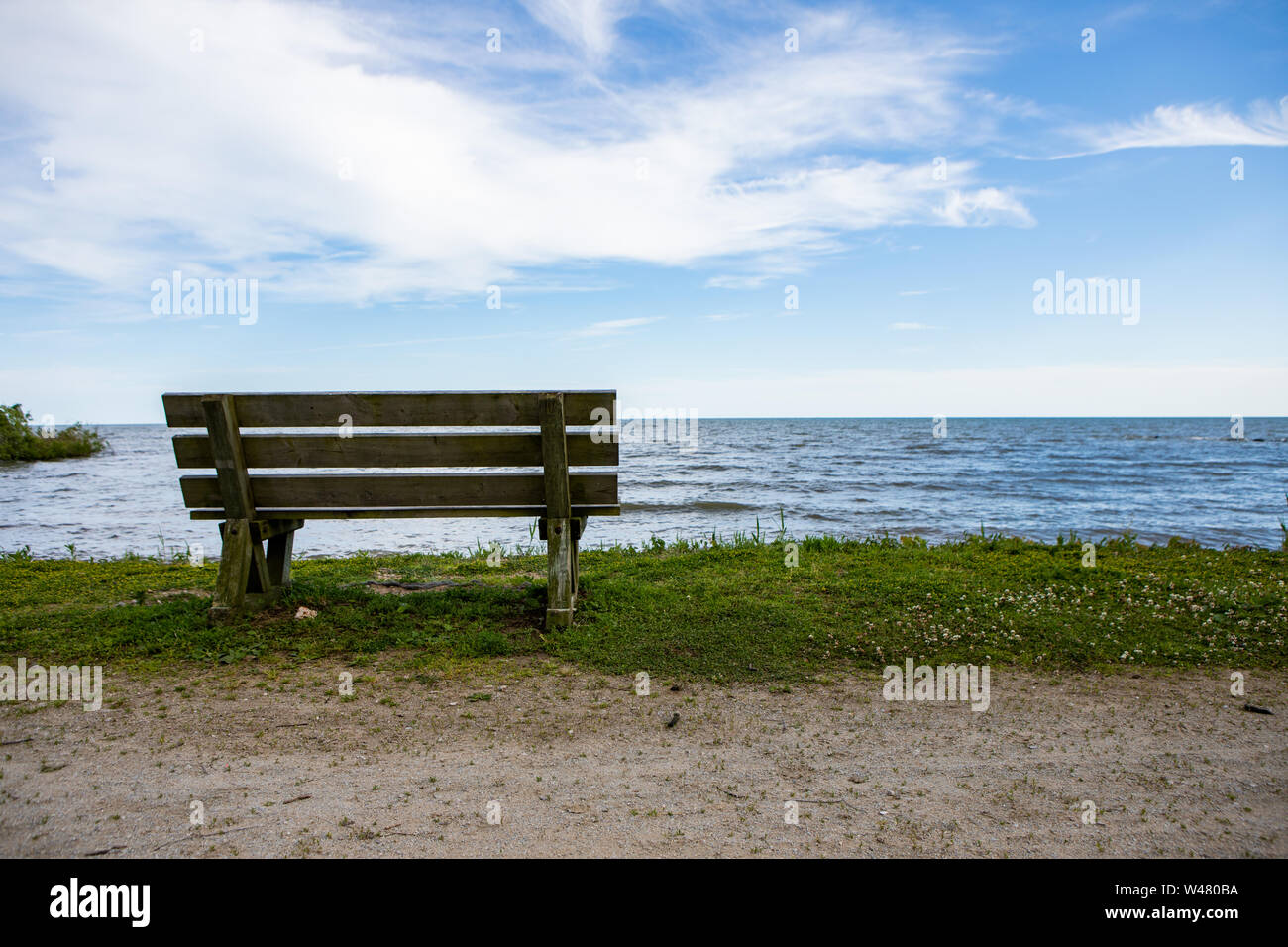 14 juin 2019 Lieux de voyage parc au bord du lac Ontario Kingsville Fonction Banc Banque D'Images