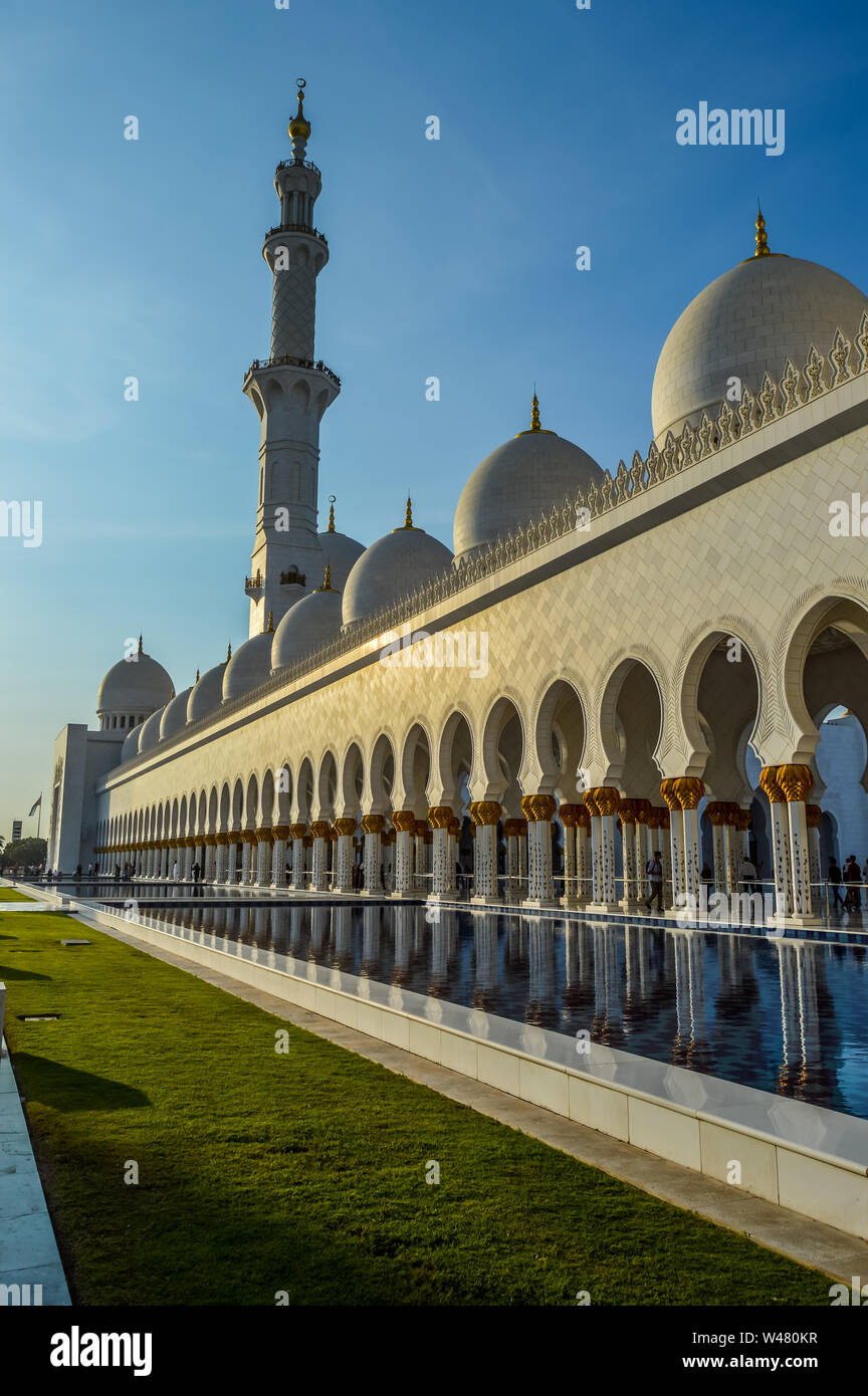 Le grand et magnifique mosquée Sheikh Zayed à Abu Dhabi dans les Émirats Arabes Unis Banque D'Images