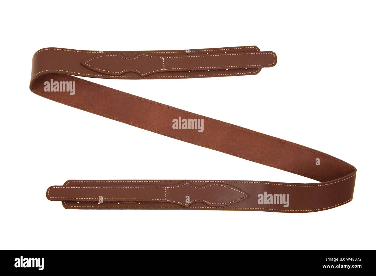 Bandoulière en cuir brun pour un fusil isolé sur fond blanc Banque D'Images