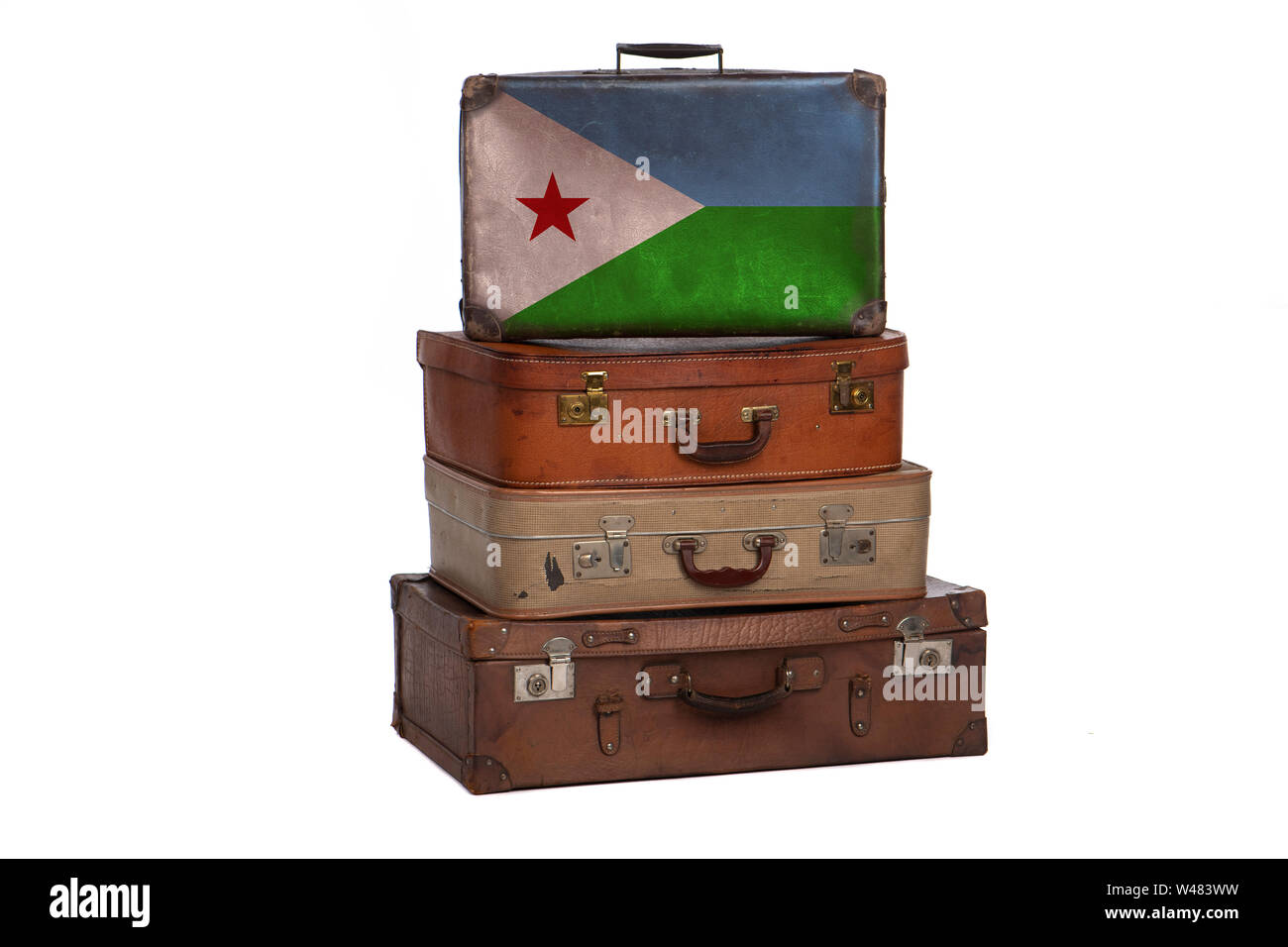 Concept de voyage Djibouti. Groupe des valises vintage isolé sur fond blanc Banque D'Images