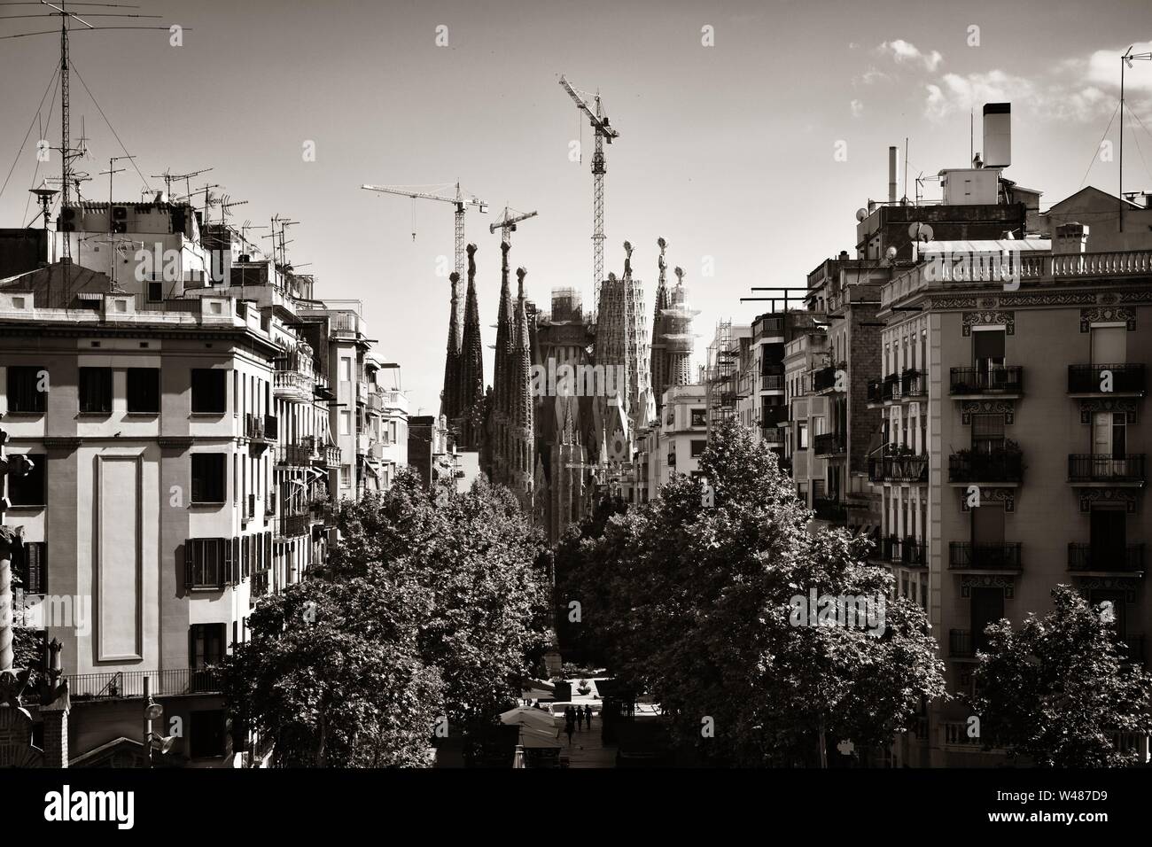 Sagrada Familia en rue que le célèbre monument et site de l'UNESCO à Barcelone, Espagne. Banque D'Images