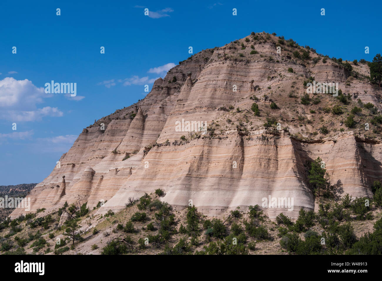 Colline, Kasha-Katuwe Tent Rocks National Monument. Le Nouveau Mexique. Banque D'Images