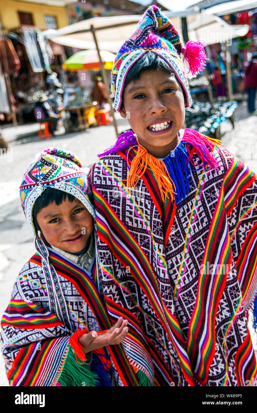 Incas en habits traditionnels Banque de photographies et d'images à haute  résolution - Alamy
