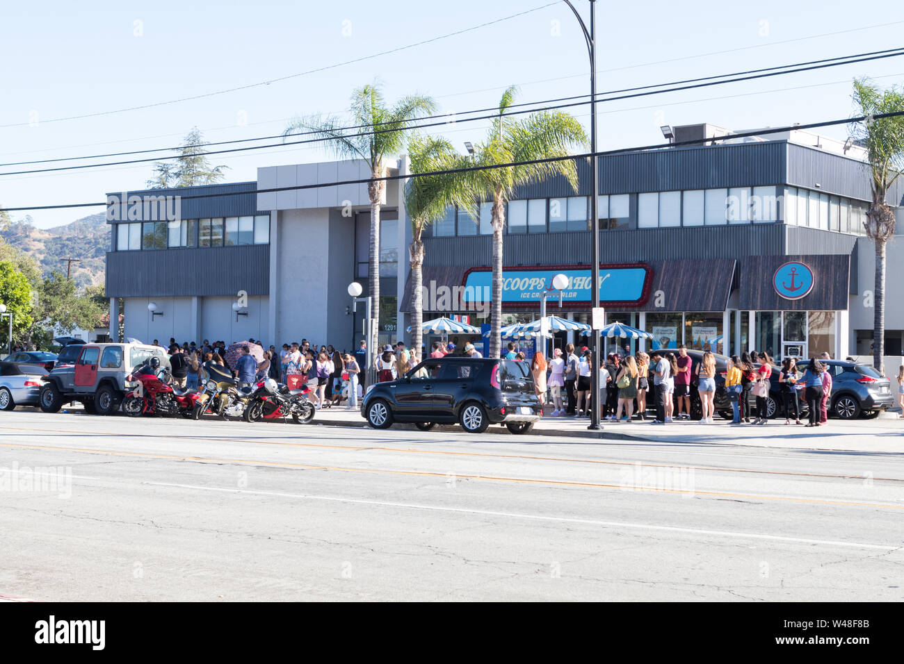 BURBANK, Californie, USA - 14 juillet 2019 : Saison 3 Netflix Stranger Things, boules de chocolat de Pop Up Store à Baskin Robbins sur leur dernier jour. Banque D'Images