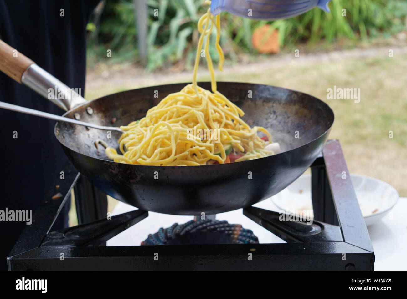 La cuisine asiatique dans un wok casserole Banque D'Images