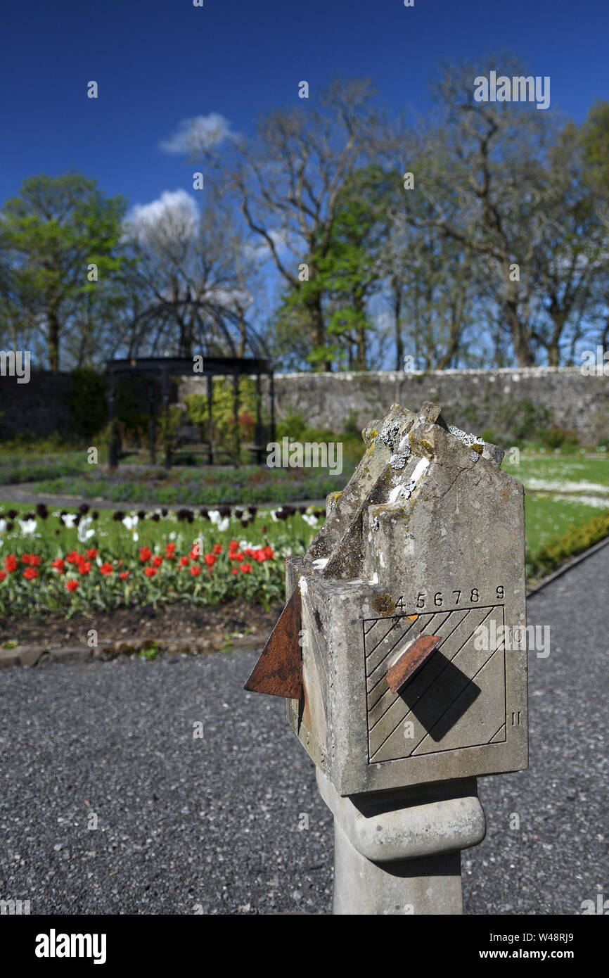 Château de dunvegan;jardin clos;cadran solaire;ile de Skye;Ecosse Banque D'Images