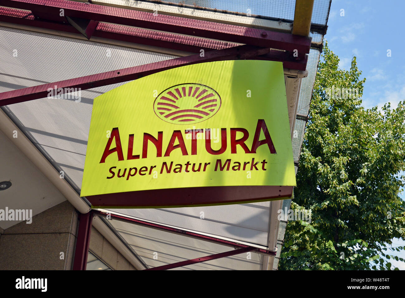 Mannheim, Allemagne - juillet 2019 Store signe de chaîne de supermarchés biologiques allemand appelé 'Alnatura' Banque D'Images