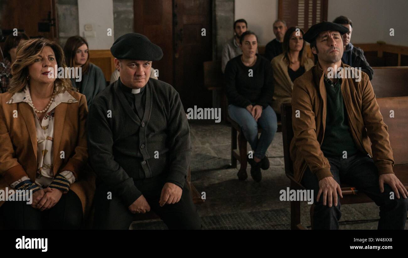 MIKEL LOSADA , SECUN DE LA ROSA et MARIBEL SALAS EN LA PEQUEÑA SUIZA (2019), réalisé par KEPA SOJO. Credit : nadie es perfecto / Stopline Films / Kuttuna Filmak / TVE / Album Banque D'Images