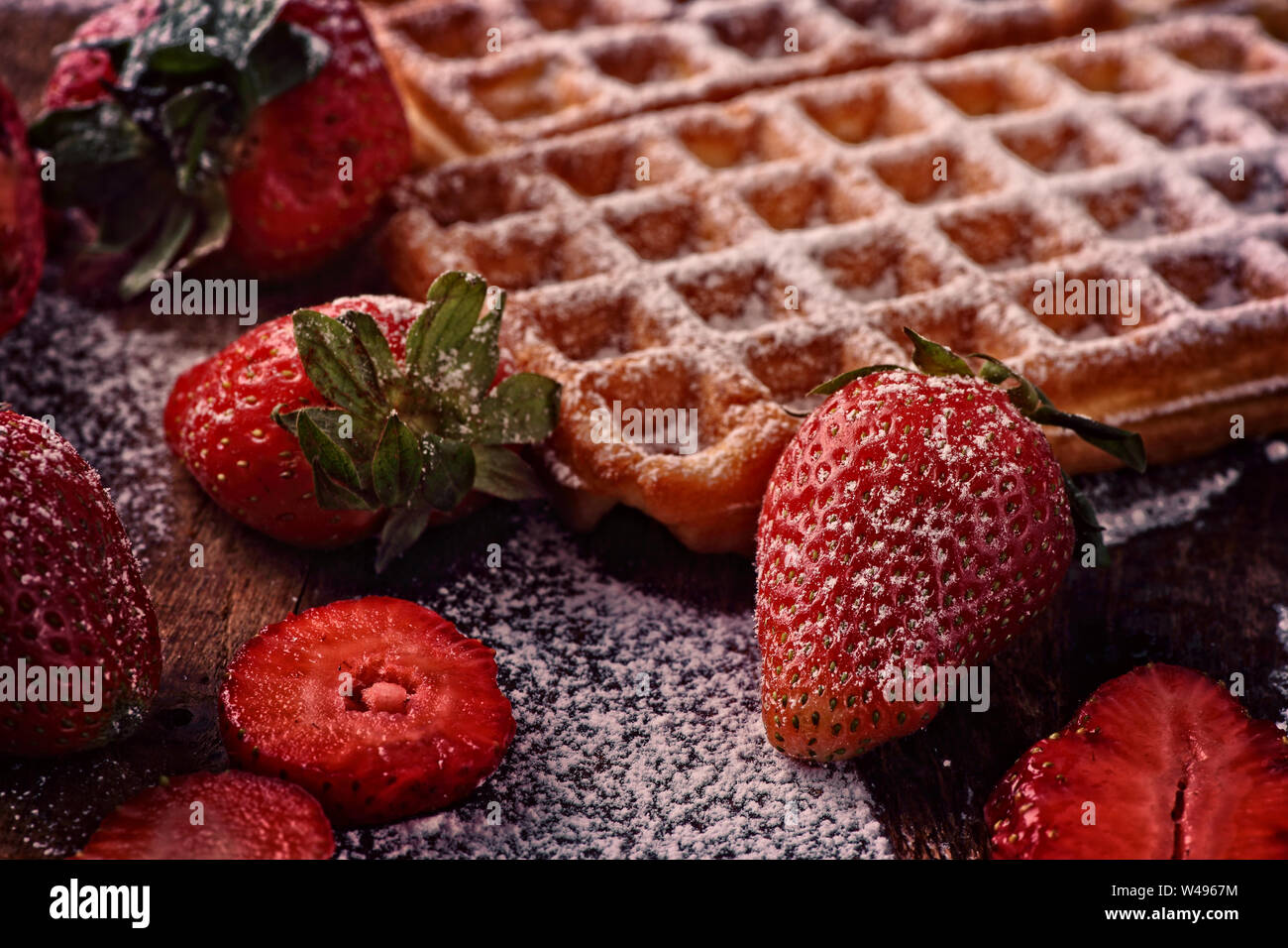 De délicieuses gaufres aux fraises Banque D'Images