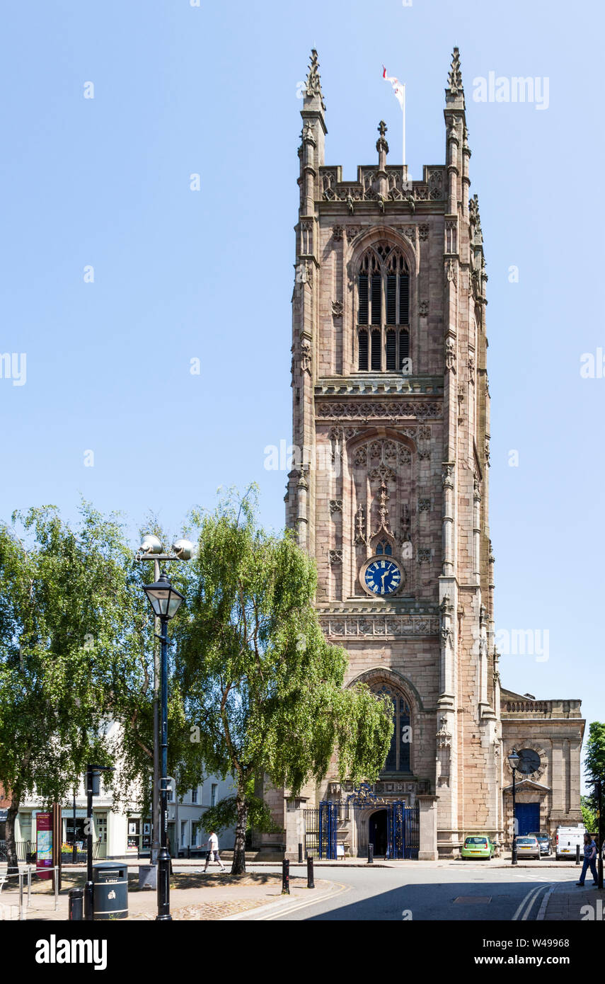 La cathédrale de Derby (cathédrale de Tous les Saints) situé sur la porte de fer et qu'on voit ici de St Mary's Gate, quartier de la Cathédrale, Derby, England, UK Banque D'Images