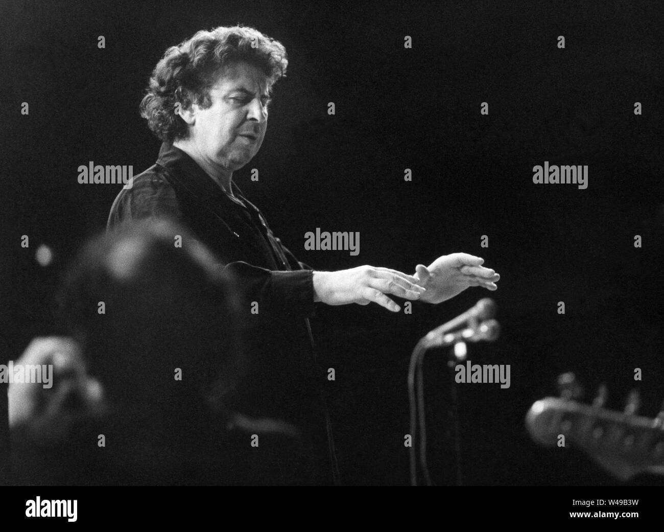 Auteur-compositeur grec Mikis Theodorakis et compositeur sur scène à Stockholm l'orchestra Banque D'Images