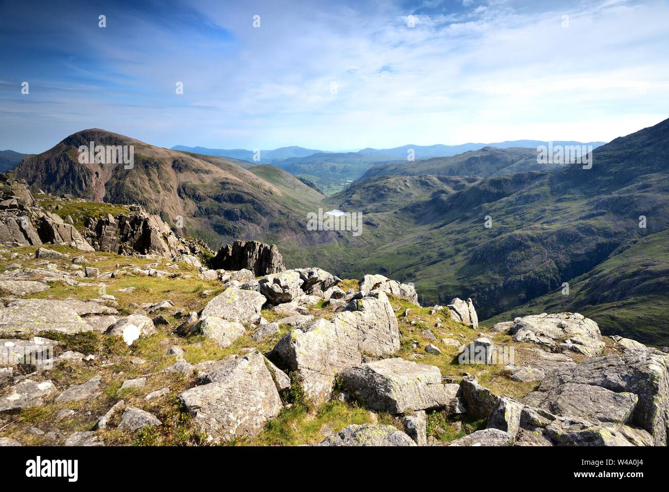 À la bas pour Styhead Lingmell ont chuté de Tarn Banque D'Images