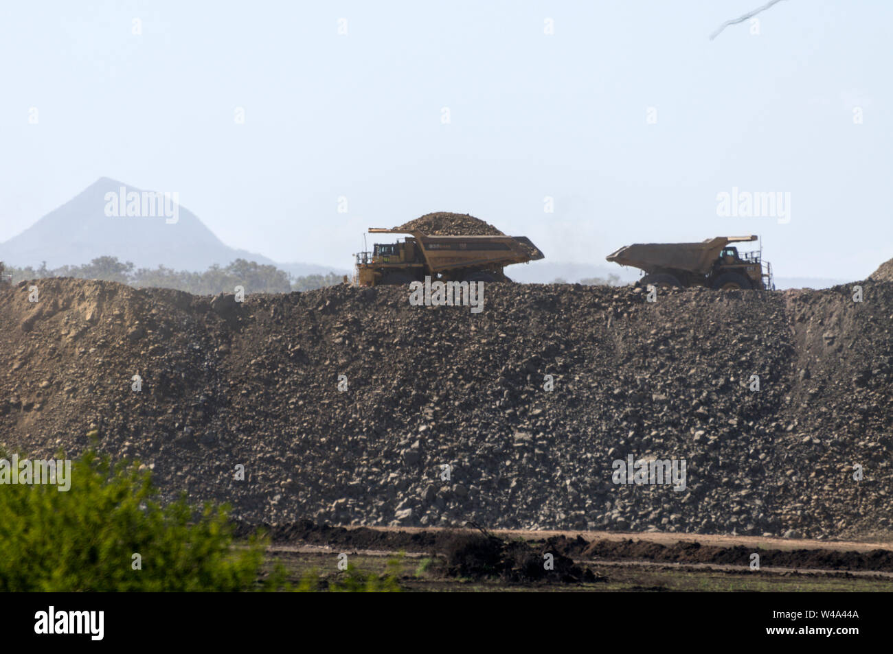 Terrassement massive comme une chaîne en rotation, le transport de charbon extrait à Blair Athol mine à ciel ouvert dans le bassin de Bowen près de la commune agricole, Clermon Banque D'Images