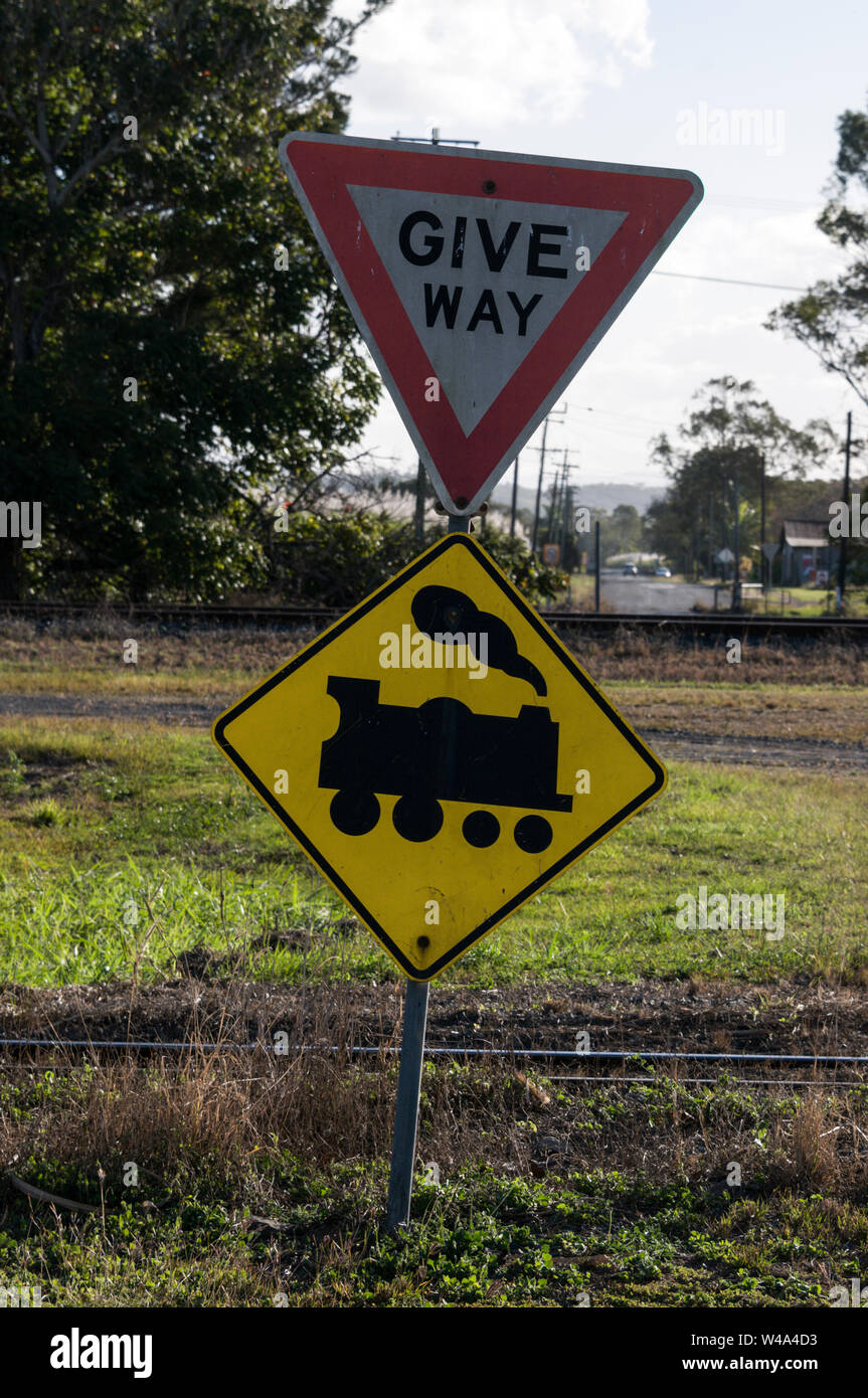 Un panneau routier en train de sucre de canne à sucre dans la région de Mackay de Queensland en Australie. Mackay est le plus grand producteur de sucre dans le Queensland et le se Banque D'Images