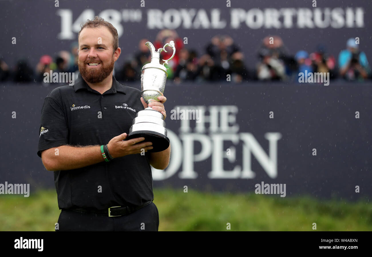 La République d'Irlande Shane Lowry célèbre avec Claret Jug après avoir remporté le championnat ouvert en 2019 au Club de golf Royal Portrush. Banque D'Images