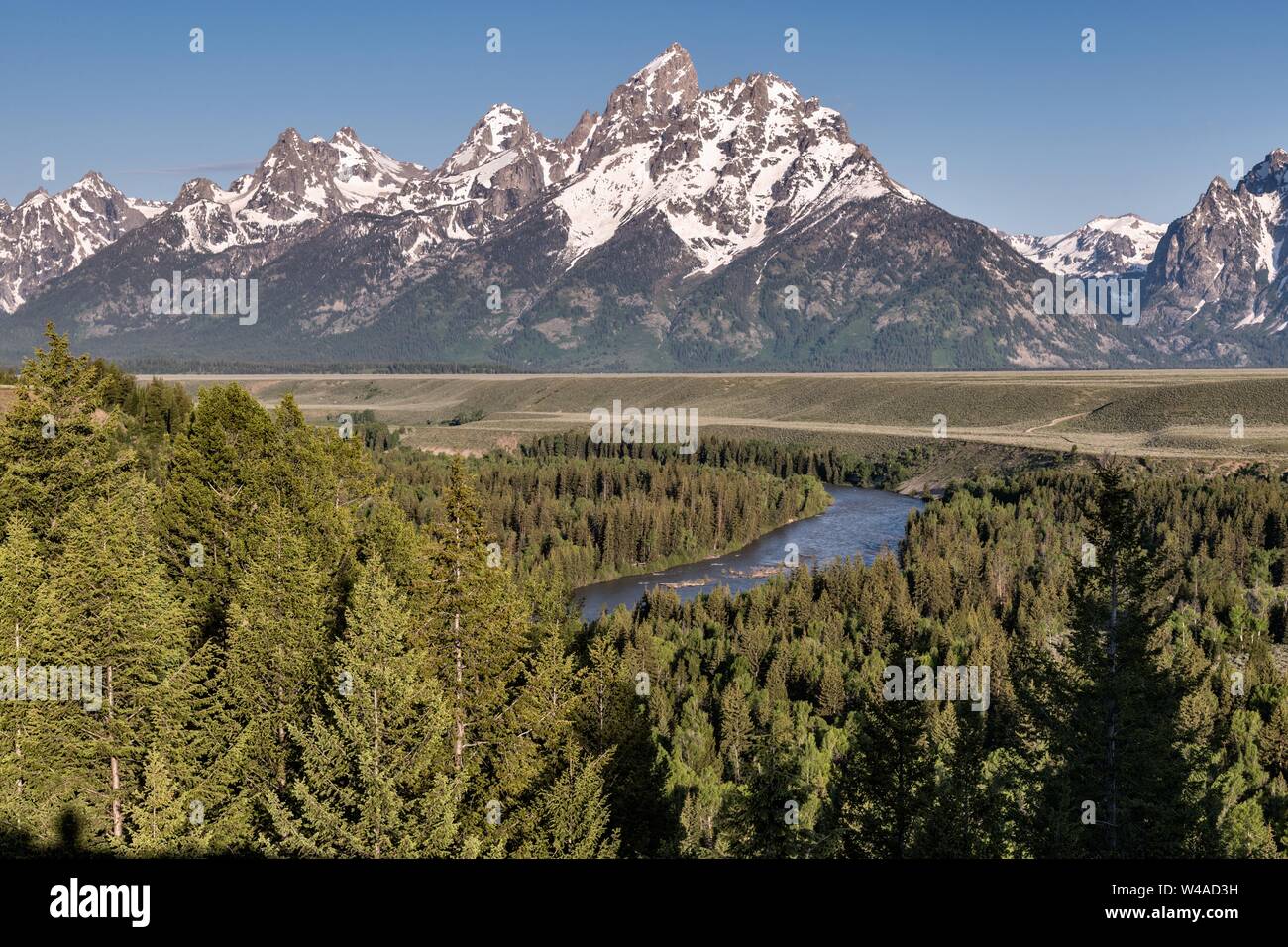 Donnent sur la rivière Snake emblématique montrant le mont Moran et les montagnes du Grand Teton dans le Grand Teton National Park, près de l'orignal, le Wyoming. L'avis a été rendu célèbre par le photographe Ansel Adams. Banque D'Images